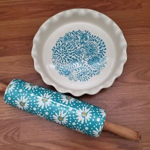 Pioneer woman rolling pin and pie dish